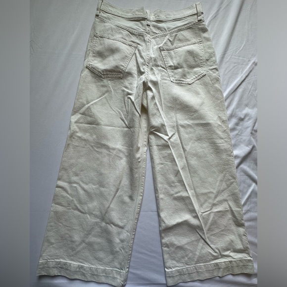 GAP // WHITE FLARE JEANS // SIZE 8 - Picture 2 of 3